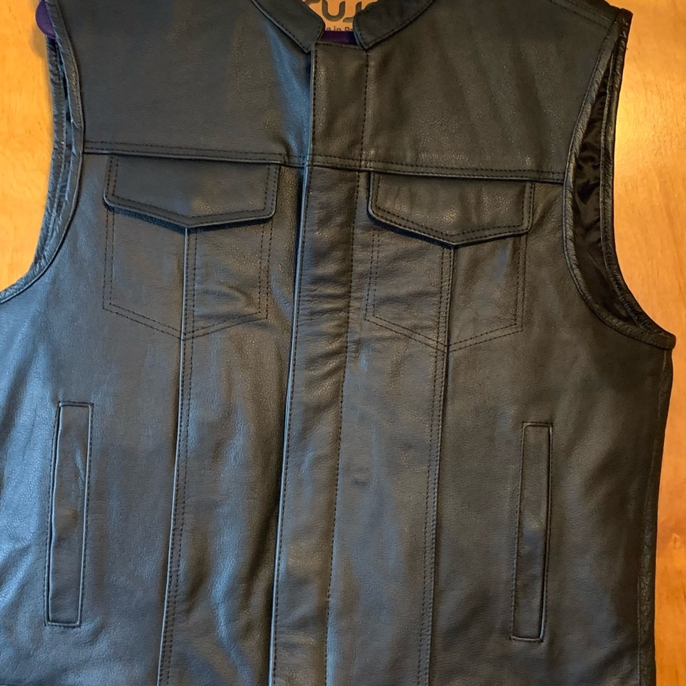 Black leather vest. Size XL, from Ruja